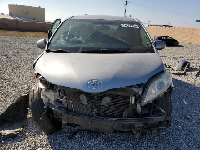 5TDKK3DC2GS728435 - 2016 TOYOTA SIENNA LE SILVER photo 5