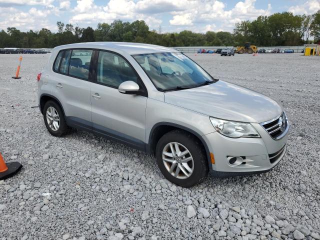 WVGBV7AX1BW506236 - 2011 VOLKSWAGEN TIGUAN S ვერცხლისფერი ფოტო 4