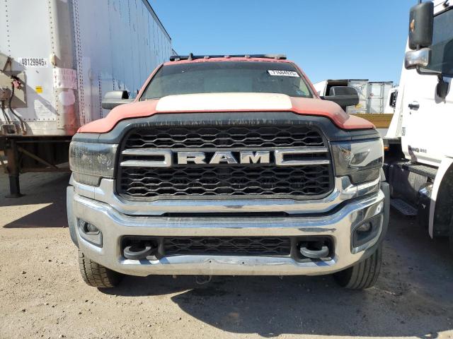 3C7WRMDL3KG729459 - 2019 RAM 5500 TWO TONE photo 5