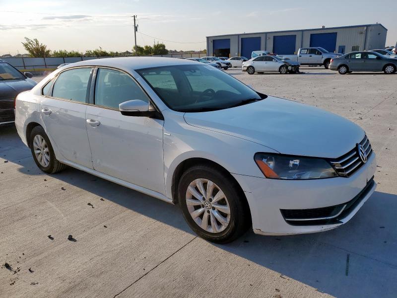 1VWAT7A35FC048465 - 2015 VOLKSWAGEN PASSAT S WHITE photo 4