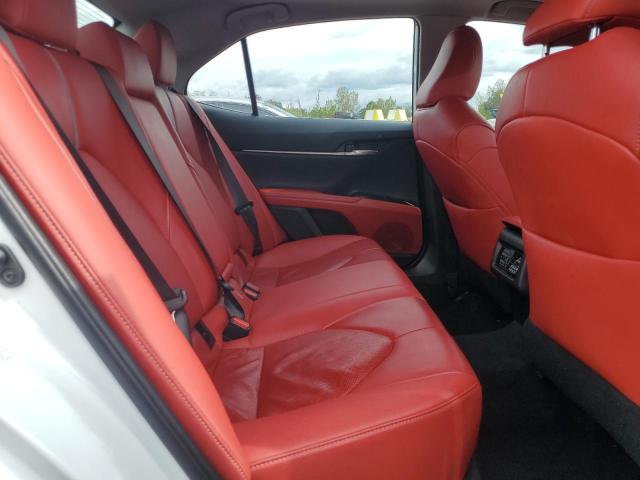 4T1BZ1HK2KU507256 - 2019 TOYOTA CAMRY XSE WHITE photo 10