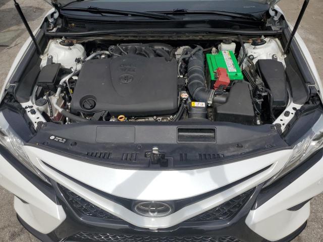 4T1BZ1HK2KU507256 - 2019 TOYOTA CAMRY XSE WHITE photo 11