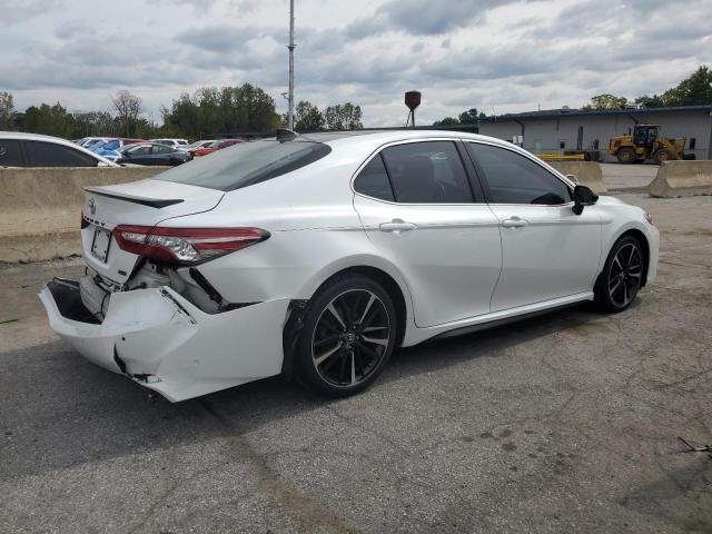 4T1BZ1HK2KU507256 - 2019 TOYOTA CAMRY XSE WHITE photo 3