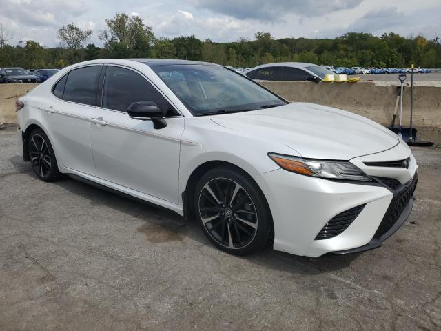 4T1BZ1HK2KU507256 - 2019 TOYOTA CAMRY XSE WHITE photo 4