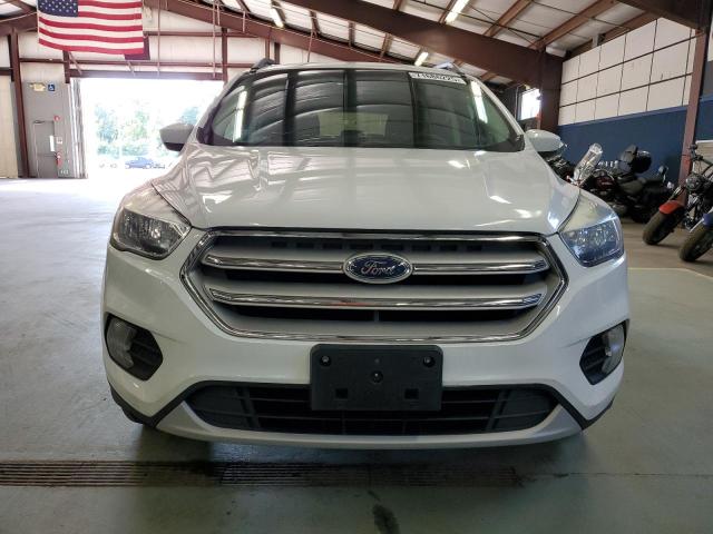 1FMCU9GD6JUB94246 - 2018 FORD ESCAPE SE Weiß Foto 5