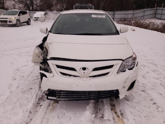 2T1BU4EE0DC930839 - 2013 TOYOTA COROLLA BASE WHITE photo 5
