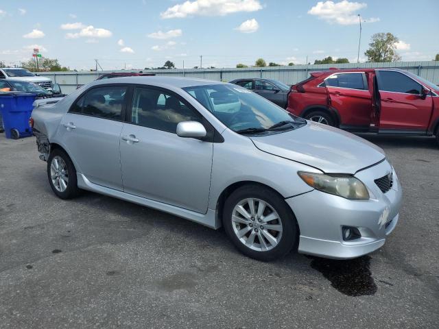 2T1BU4EE4AC324956 - 2010 TOYOTA COROLLA BASE Gümüş foto 4