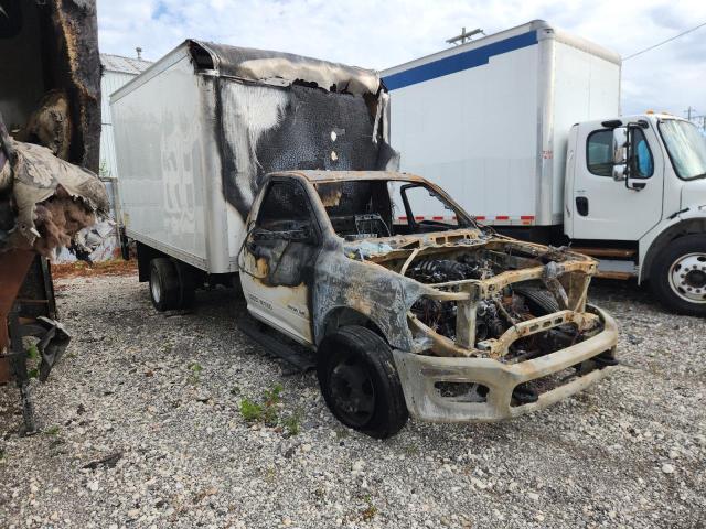 3C7WRMCJ3NG105469 - 2022 RAM 5500 WHITE photo 4