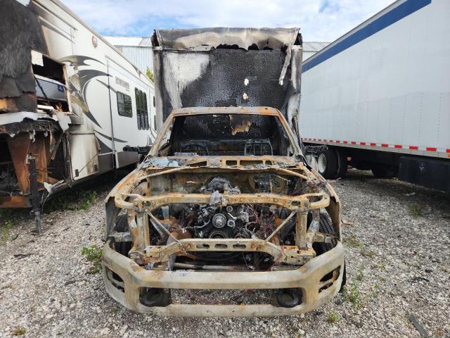 3C7WRMCJ3NG105469 - 2022 RAM 5500 WHITE photo 5