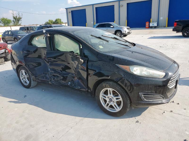 3FADP4BJ1JM117052 - 2018 FORD FIESTA SE 黑色 照片 4