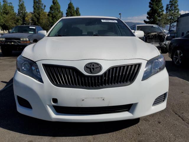 4T4BF3EK2AR023875 - 2010 TOYOTA CAMRY BASE WHITE photo 5