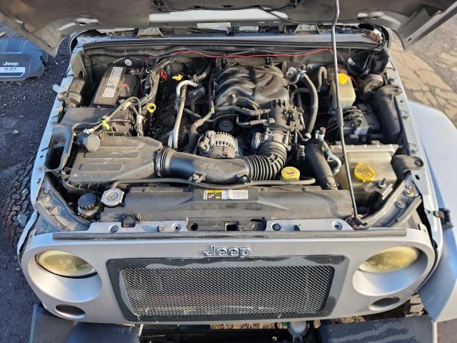 1C4BJWEG0DL586136 - 2013 JEEP WRANGLER U SAHARA SILVER photo 11