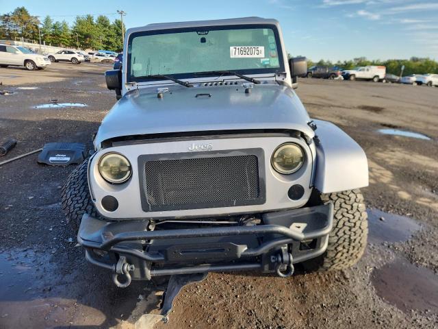 1C4BJWEG0DL586136 - 2013 JEEP WRANGLER U SAHARA SILVER photo 5