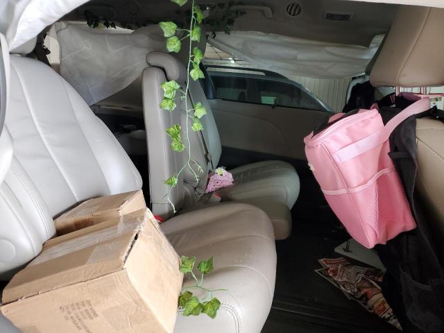 5TDYK3DC8CS271070 - 2012 TOYOTA SIENNA XLE WHITE photo 11