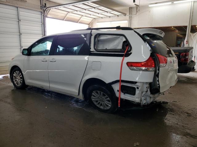 5TDYK3DC8CS271070 - 2012 TOYOTA SIENNA XLE WHITE photo 2