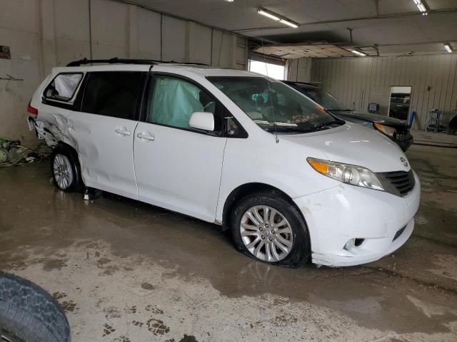 5TDYK3DC8CS271070 - 2012 TOYOTA SIENNA XLE WHITE photo 4