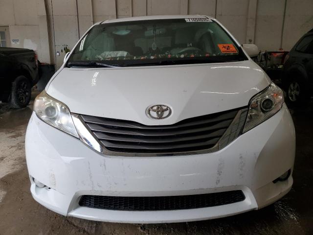 5TDYK3DC8CS271070 - 2012 TOYOTA SIENNA XLE WHITE photo 5
