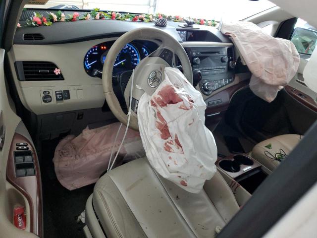 5TDYK3DC8CS271070 - 2012 TOYOTA SIENNA XLE WHITE photo 8