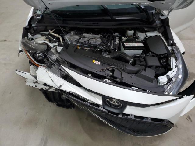 5YFEPMAEXNP300273 - 2022 TOYOTA COROLLA LE WHITE photo 11