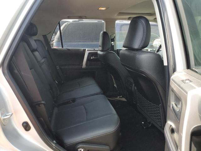 JTEBU5JR5J5608572 - 2018 TOYOTA 4RUNNER SR5/SR5 PREMIUM SILVER photo 11