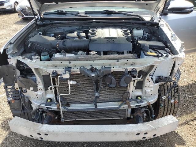 JTEBU5JR5J5608572 - 2018 TOYOTA 4RUNNER SR5/SR5 PREMIUM SILVER photo 12