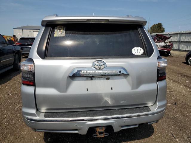 JTEBU5JR5J5608572 - 2018 TOYOTA 4RUNNER SR5/SR5 PREMIUM SILVER photo 6