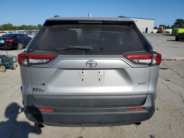 2T3W1RFV4LW080580 - 2020 TOYOTA RAV4 XLE SILVER photo 6