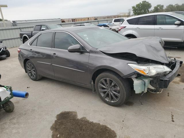 4T1BF1FK9HU371826 - 2017 TOYOTA CAMRY LE GRAY photo 4