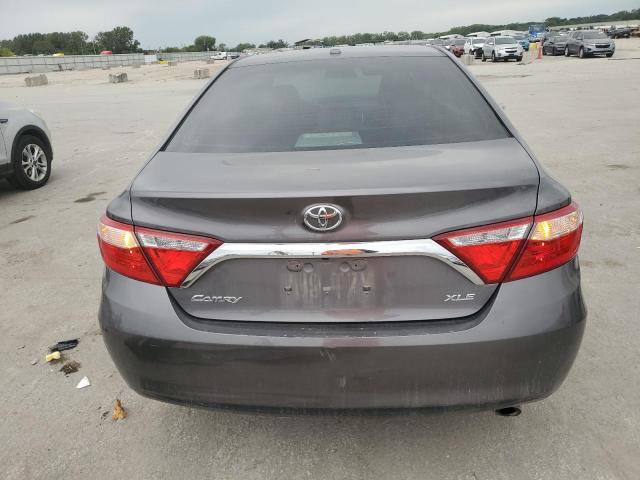 4T1BF1FK9HU371826 - 2017 TOYOTA CAMRY LE GRAY photo 6