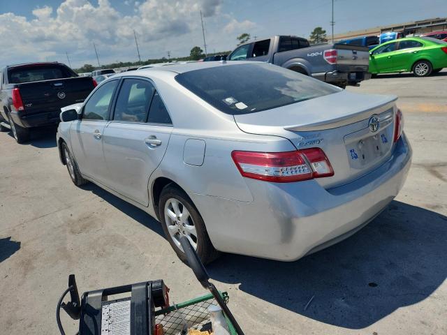 4T4BF3EK4BR192166 - 2011 TOYOTA CAMRY BASE Srebrny zdjęcie 2