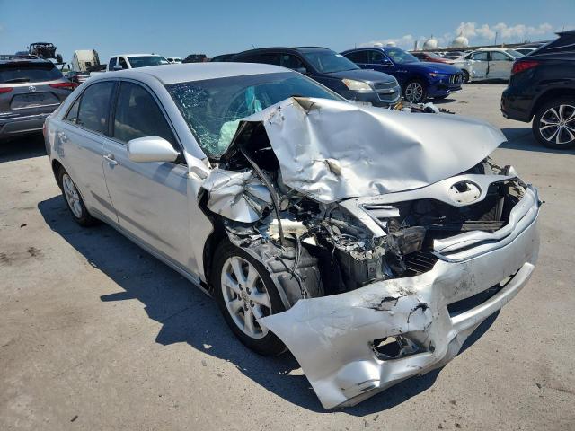 4T4BF3EK4BR192166 - 2011 TOYOTA CAMRY BASE Srebrny zdjęcie 4