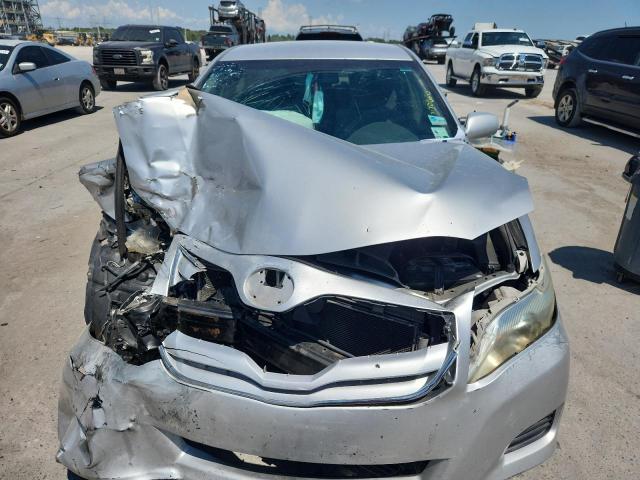 4T4BF3EK4BR192166 - 2011 TOYOTA CAMRY BASE Srebrny zdjęcie 5