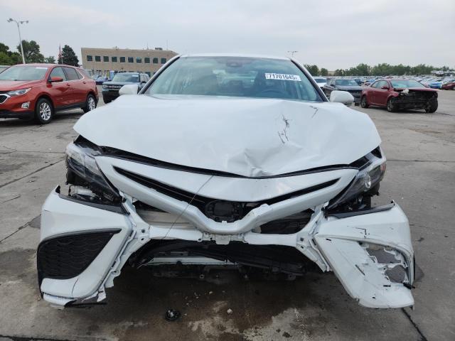 4T1G11AK3RU228951 - 2024 TOYOTA CAMRY SE NIGHT SHADE WHITE photo 5