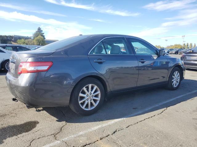 4T1BF3EK4BU657541 - 2011 TOYOTA CAMRY BASE GRAY photo 3