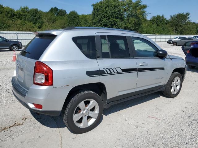 1J4NF1FB2BD215548 - 2011 JEEP COMPASS SPORT 银色 照片 3