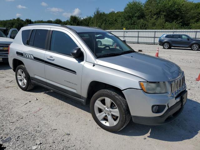 1J4NF1FB2BD215548 - 2011 JEEP COMPASS SPORT 银色 照片 4