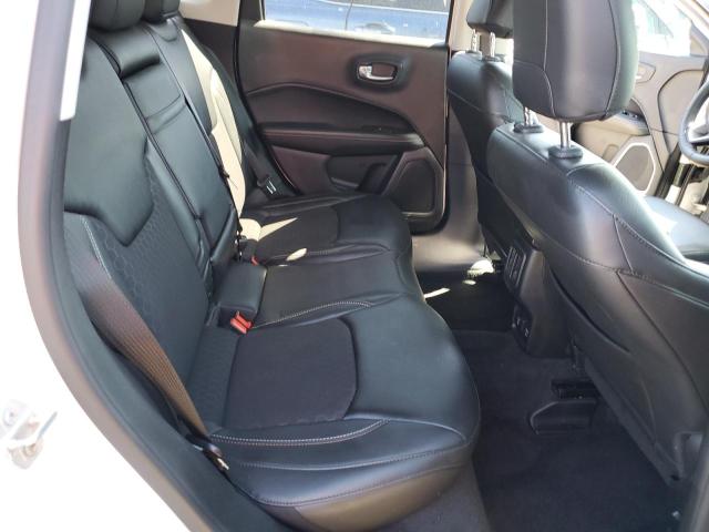 3C4NJDBB0JT313871 - 2018 JEEP COMPASS LATITUDE თეთრი ფოტო 11