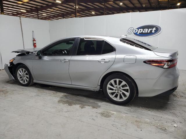 4T1C11AK1MU566923 - 2021 TOYOTA CAMRY LE SILVER photo 2