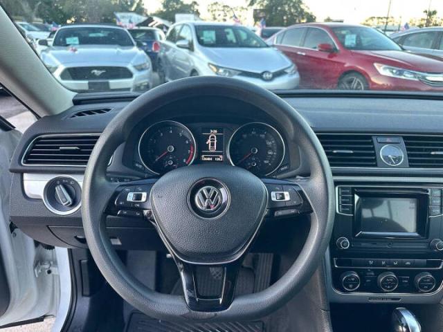 1VWAT7A32GC031XXX - 2016 VOLKSWAGEN PASSAT S WHITE photo 8