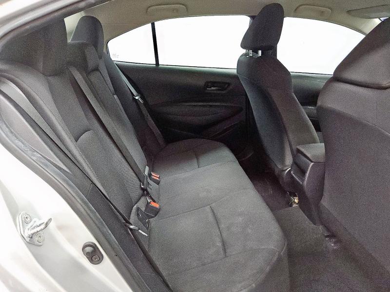 5YFEPMAE2NP388798 - 2022 TOYOTA COROLLA LE SILVER photo 10