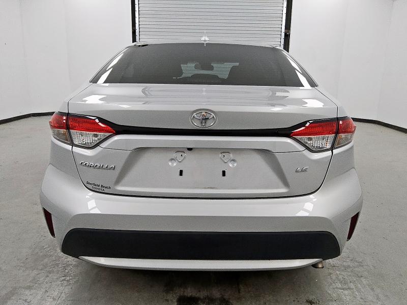 5YFEPMAE2NP388798 - 2022 TOYOTA COROLLA LE SILVER photo 6