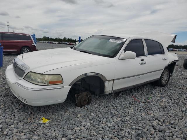 2004 LINCOLN TOWN CAR EXECUTIVE, 