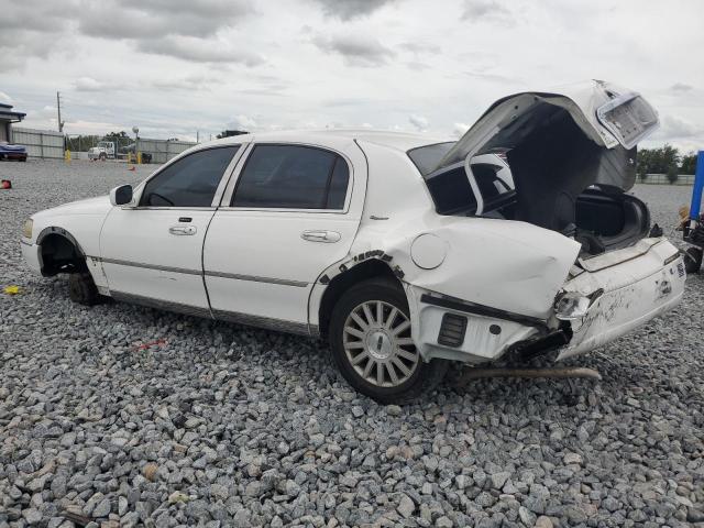 1LNHM81W54Y611668 - 2004 LINCOLN TOWN CAR EXECUTIVE WHITE photo 2