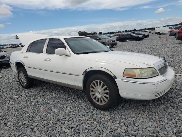 1LNHM81W54Y611668 - 2004 LINCOLN TOWN CAR EXECUTIVE WHITE photo 4