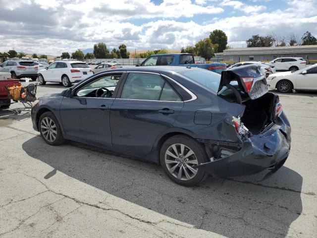 4T1BF1FK4HU815193 - 2017 TOYOTA CAMRY LE BLUE photo 2