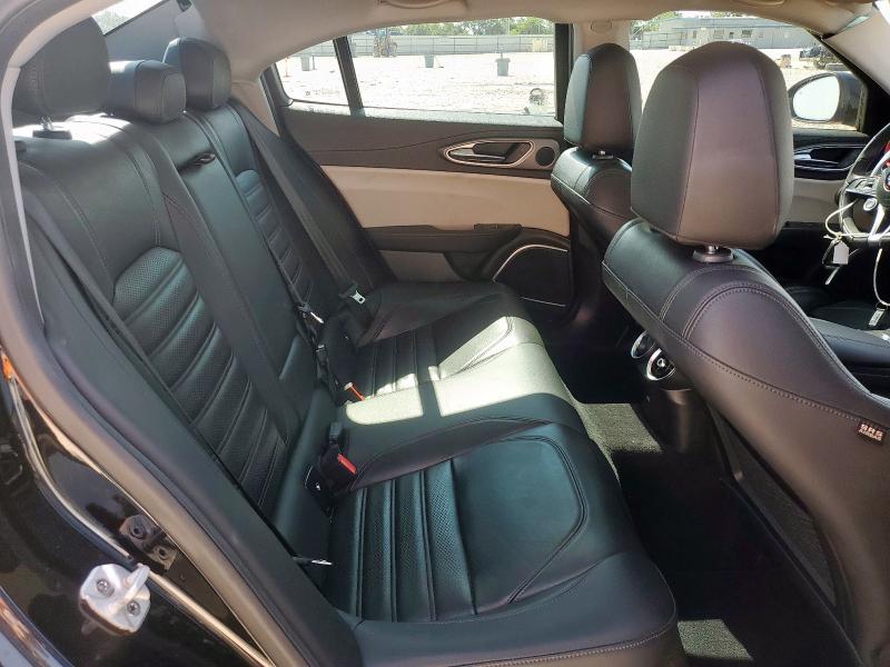 ZARFAECN3J7576417 - 2018 ALFA ROMEO GIULIA TI Schwarz Foto 10