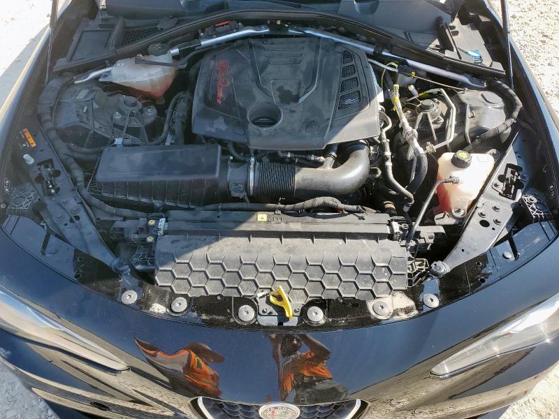 ZARFAECN3J7576417 - 2018 ALFA ROMEO GIULIA TI Schwarz Foto 11