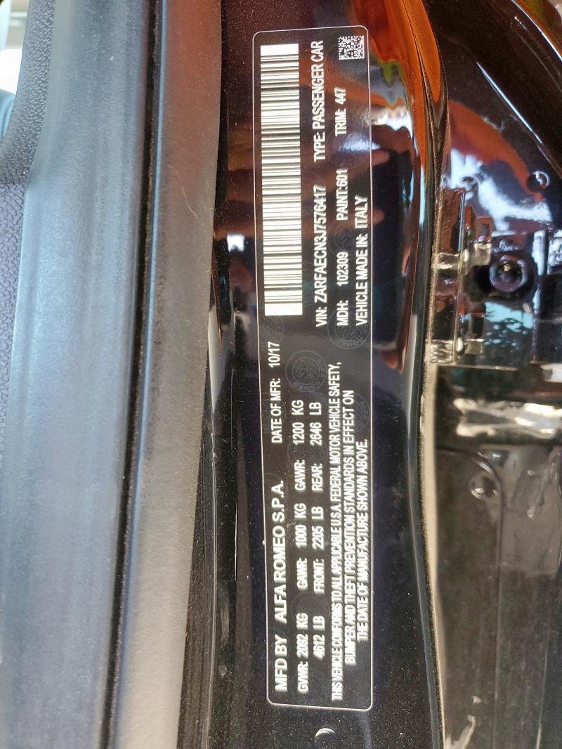 ZARFAECN3J7576417 - 2018 ALFA ROMEO GIULIA TI Schwarz Foto 12
