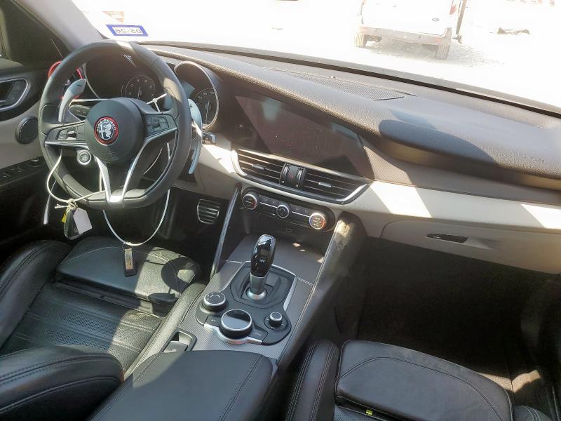 ZARFAECN3J7576417 - 2018 ALFA ROMEO GIULIA TI Schwarz Foto 8