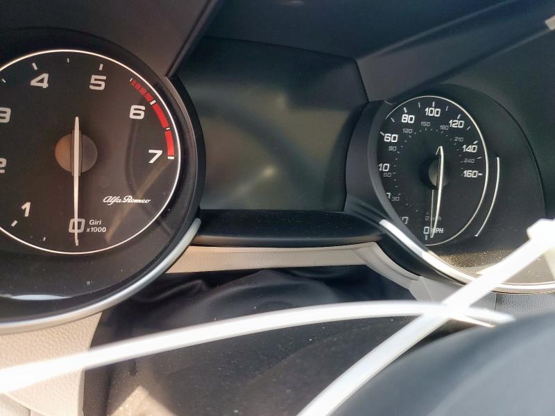 ZARFAECN3J7576417 - 2018 ALFA ROMEO GIULIA TI Schwarz Foto 9